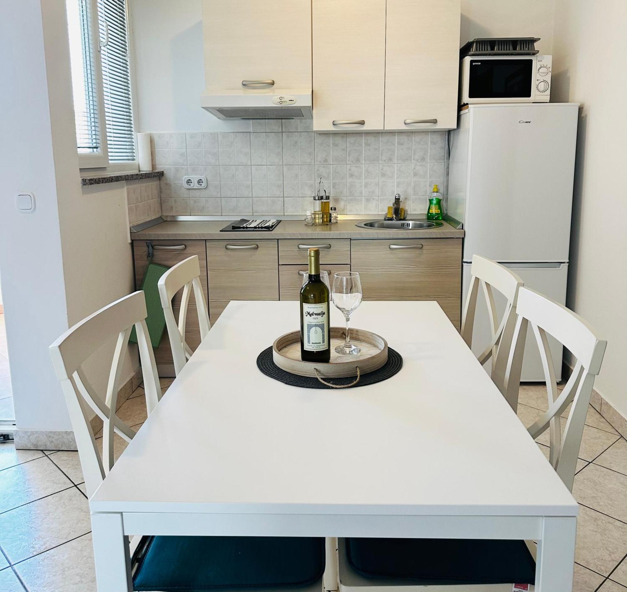 Apartments Vojvoda ポレッチ エクステリア 写真