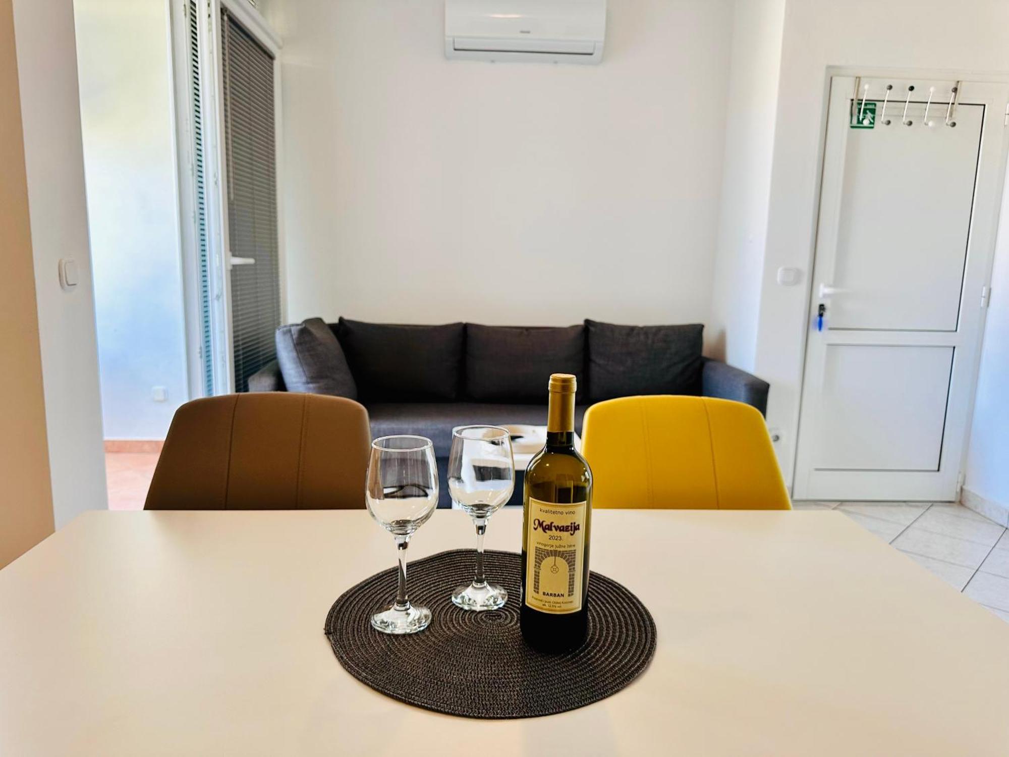 Apartments Vojvoda ポレッチ エクステリア 写真